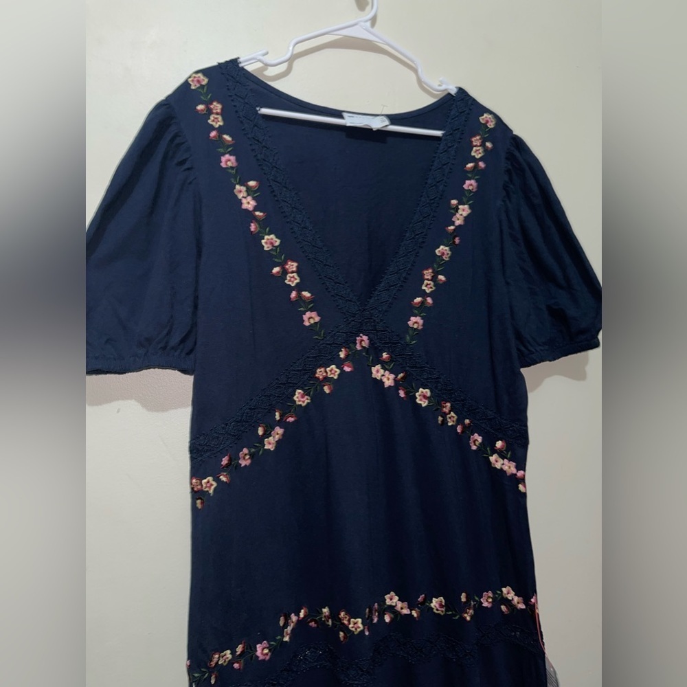 NWT ASOS Design Tall Lace insert Midi dress with Floral Embroidery in Navy - Picture 4 of 14